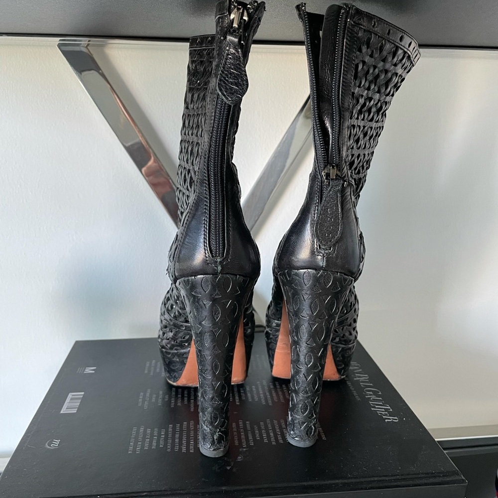 Masterpiece by Alaia